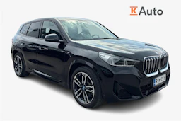 Musta BMW iX1 2023 kuva 1.