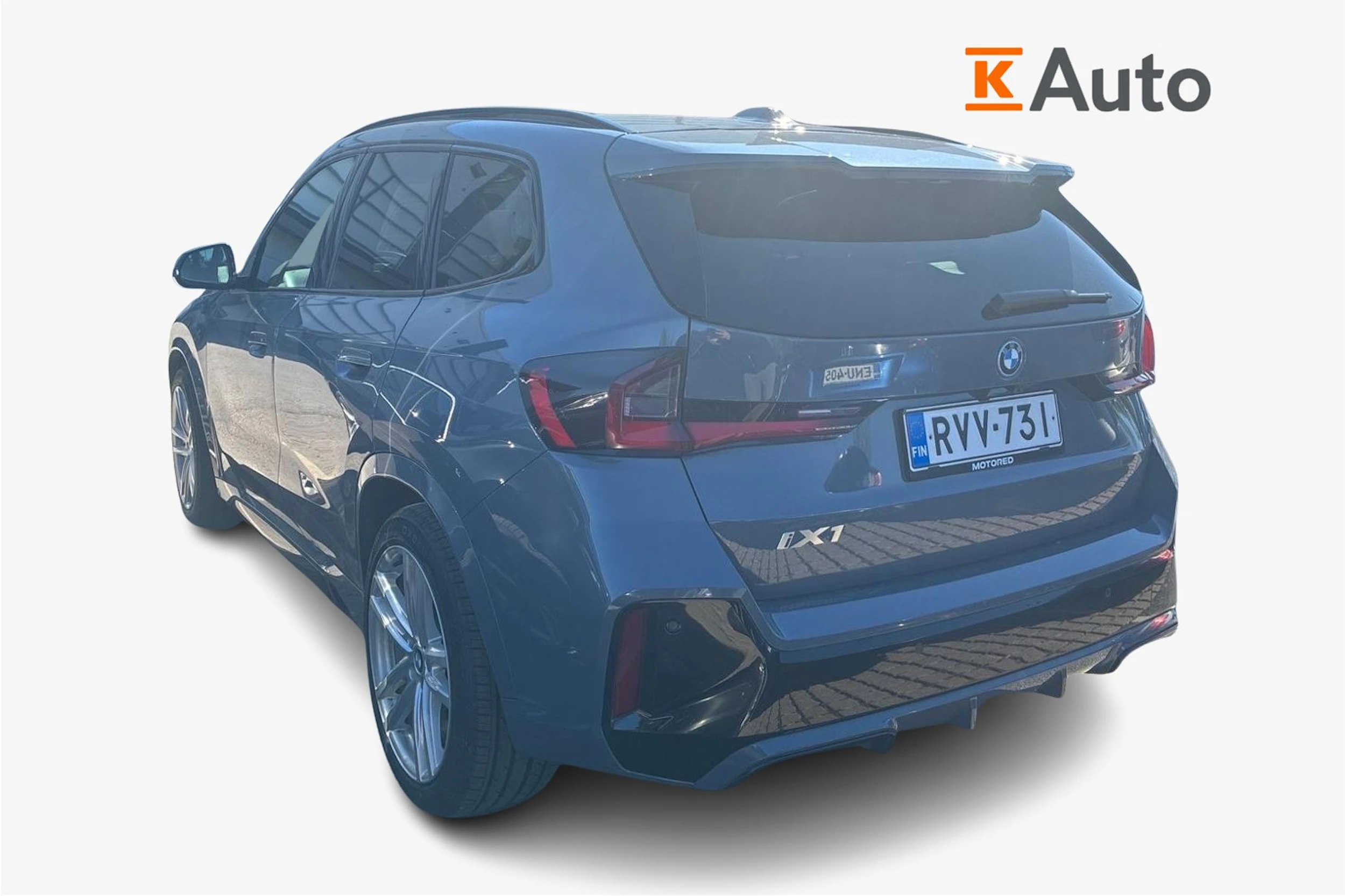 harmaa BMW iX1 2023 kuva 2.