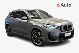 harmaa BMW iX1 2023 kuva 1.