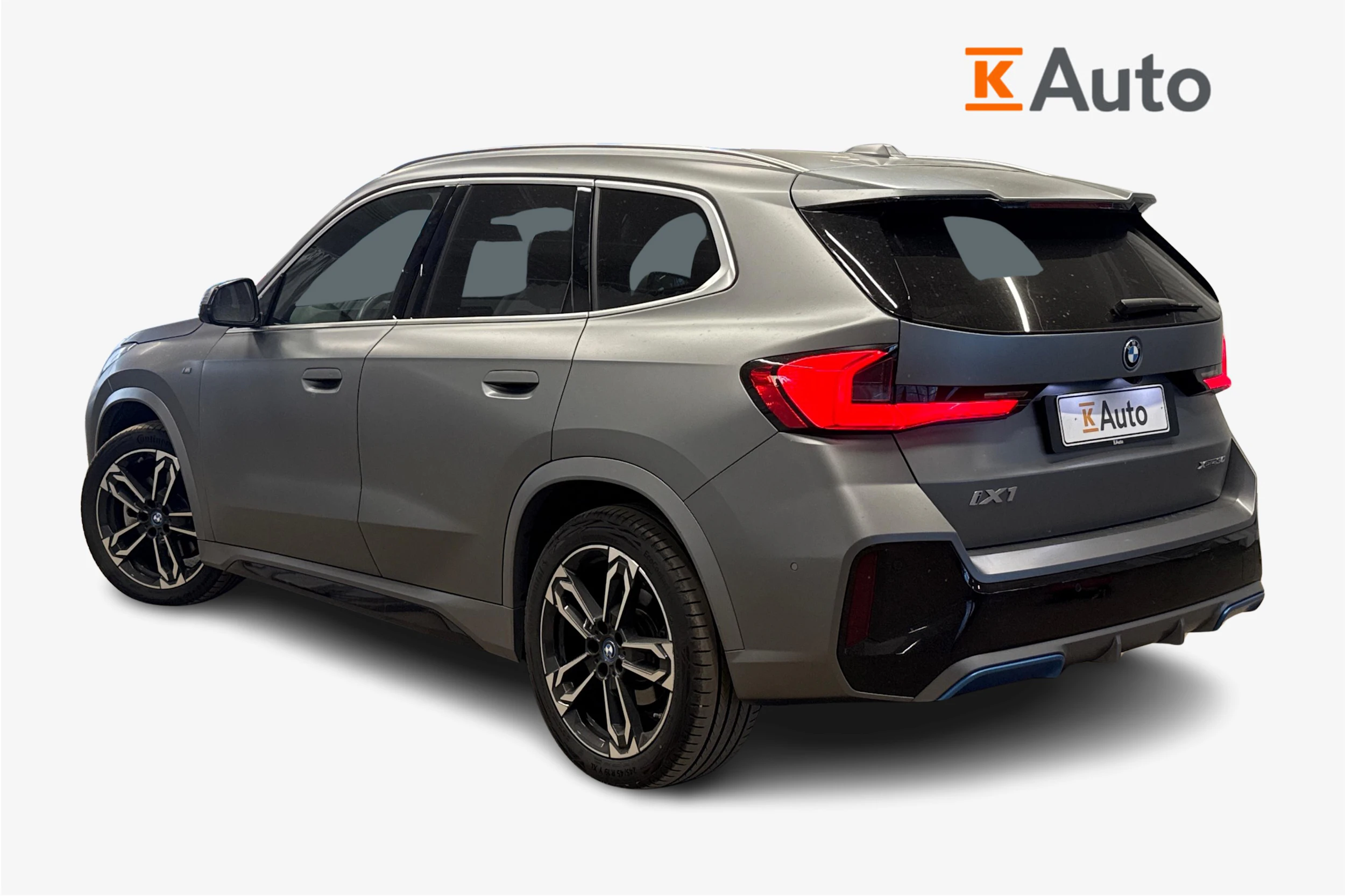 harmaa BMW iX1 2023 kuva 2.