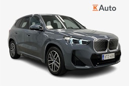 harmaa BMW iX1 2023 kuva 1.