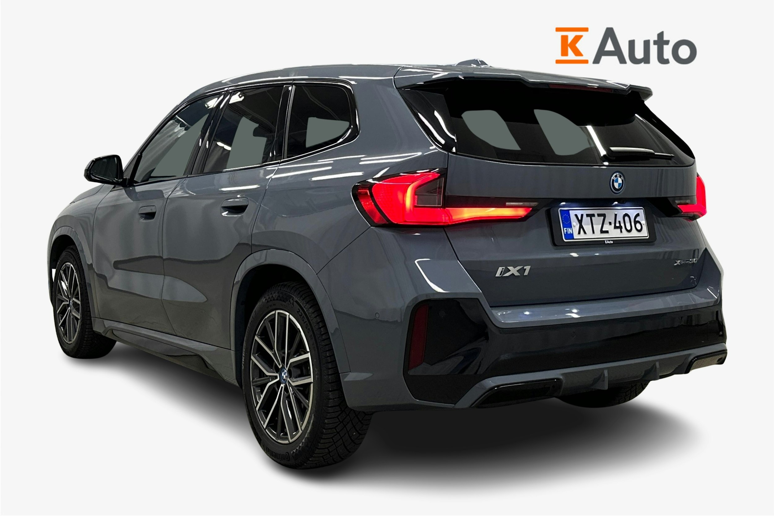 harmaa BMW iX1 2023 kuva 2.