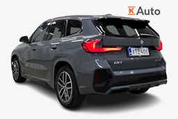 harmaa BMW iX1 2023 kuva 2.