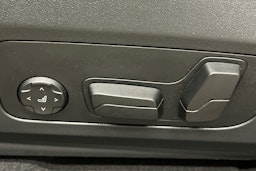 harmaa BMW iX1 2023 kuva 17.