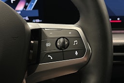 harmaa BMW iX1 2023 kuva 21.