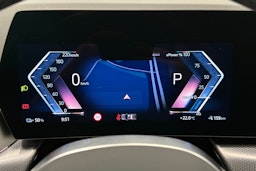 harmaa BMW iX1 2023 kuva 22.