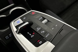 harmaa BMW iX1 2023 kuva 33.