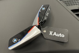 harmaa BMW iX1 2023 kuva 35.