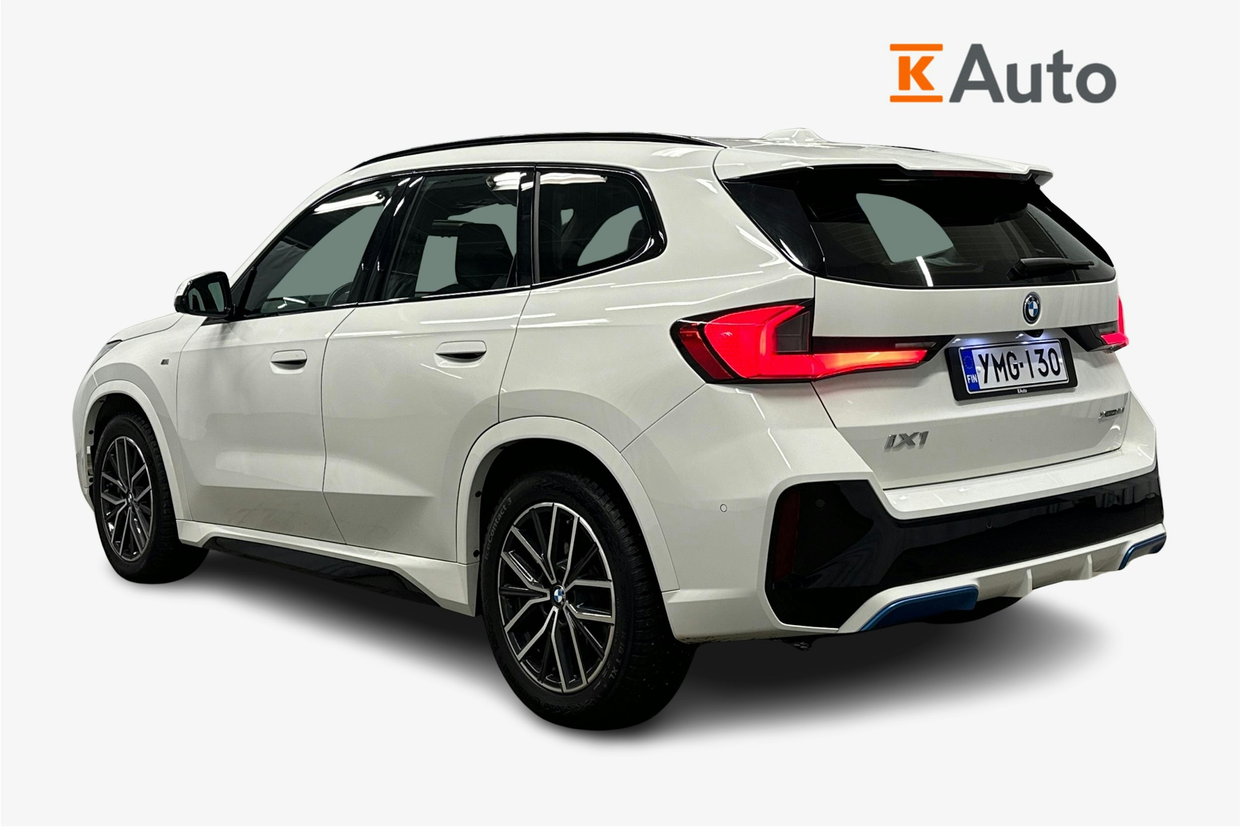 valkoinen BMW iX1 2023 kuva 2.