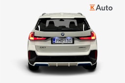 valkoinen BMW iX1 2023 kuva 3.