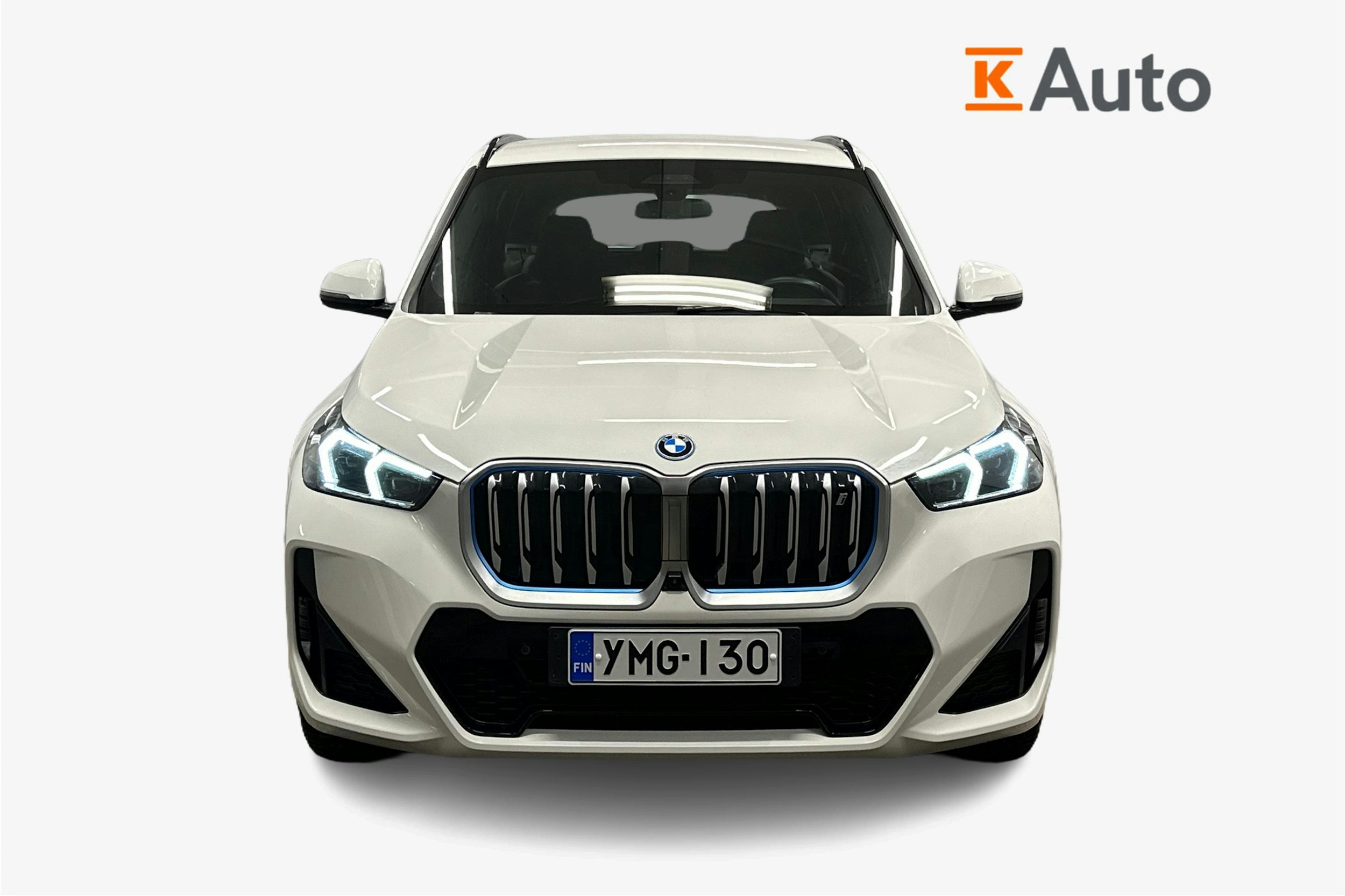 valkoinen BMW iX1 2023 kuva 5.