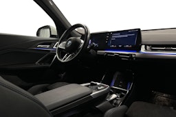 valkoinen BMW iX1 2023 kuva 9.