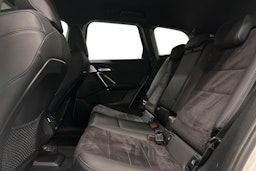 valkoinen BMW iX1 2023 kuva 10.