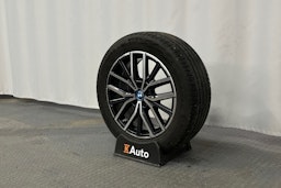 valkoinen BMW iX1 2023 kuva 13.