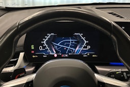 valkoinen BMW iX1 2023 kuva 16.