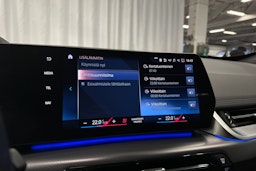 valkoinen BMW iX1 2023 kuva 19.