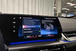 valkoinen BMW iX1 2023 kuva 20.