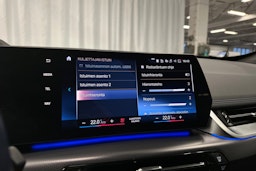 valkoinen BMW iX1 2023 kuva 21.