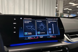 valkoinen BMW iX1 2023 kuva 22.