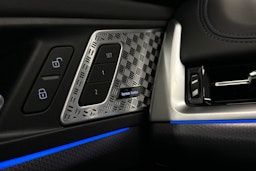 valkoinen BMW iX1 2023 kuva 29.