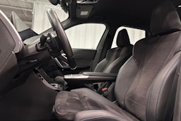 valkoinen BMW iX1 2023 kuva 30.