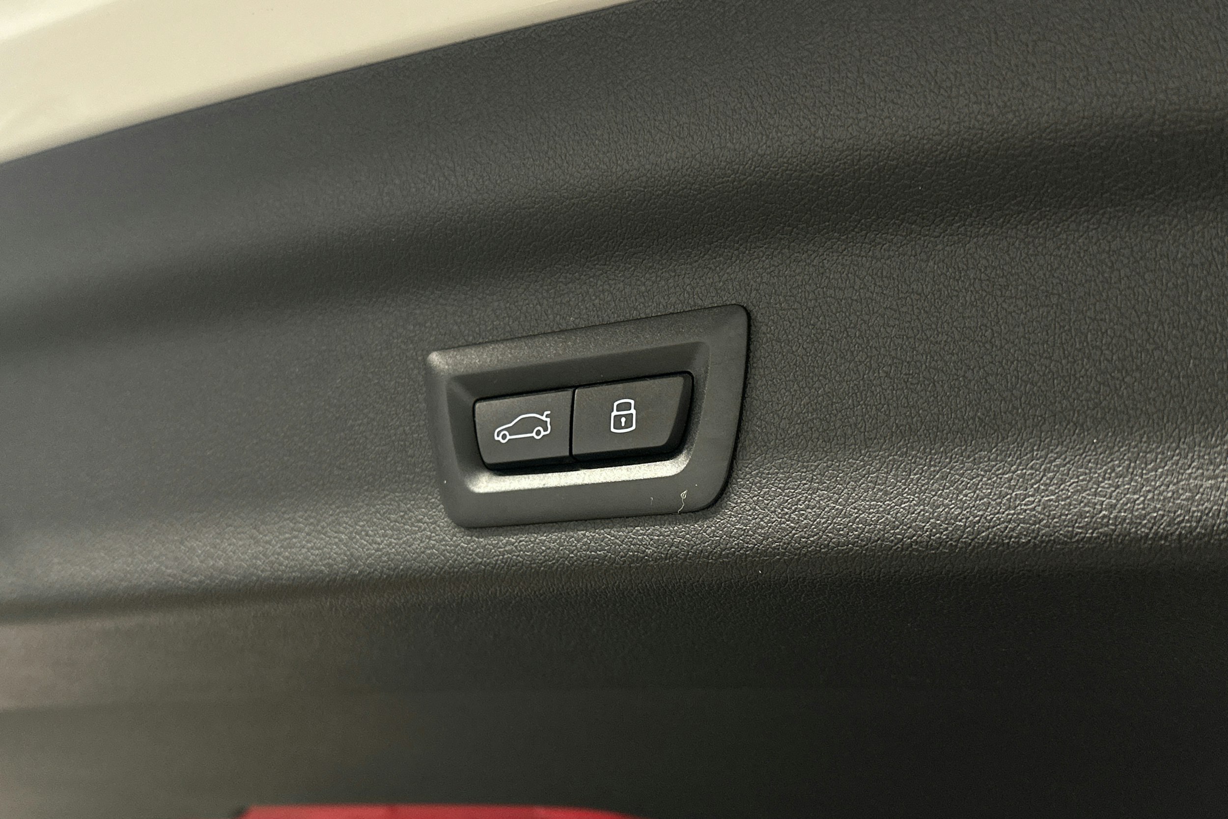 valkoinen BMW iX1 2023 kuva 33.