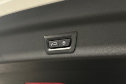 valkoinen BMW iX1 2023 kuva 33.