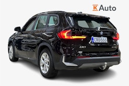 musta BMW iX1 2024 kuva 2.