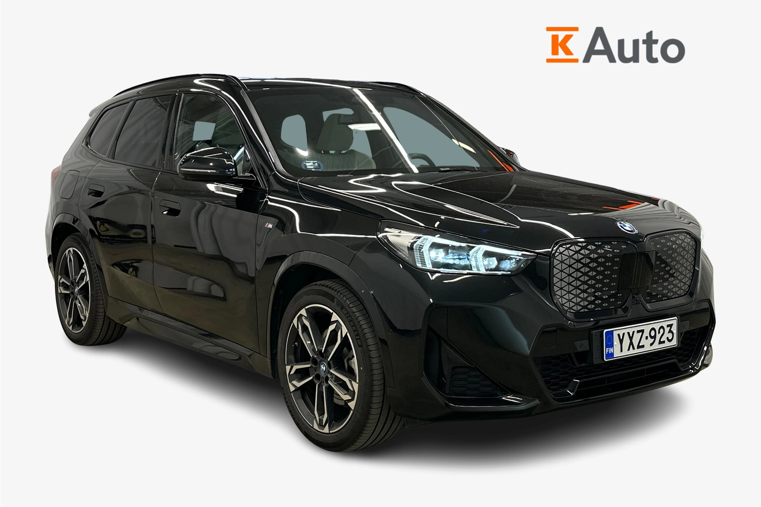 met. musta BMW iX1 2024 kuva 1.