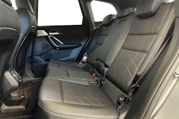 harmaa BMW iX1 2025 kuva 8.