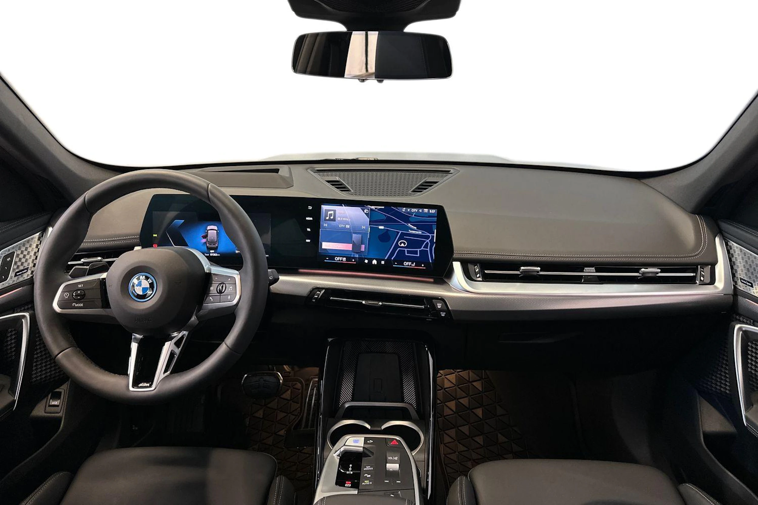 harmaa BMW iX1 2025 kuva 9.