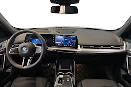 harmaa BMW iX1 2025 kuva 9.