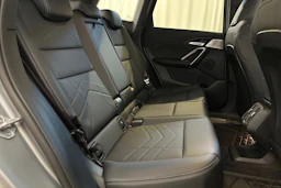 harmaa BMW iX1 2025 kuva 10.