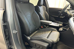 harmaa BMW iX1 2025 kuva 11.