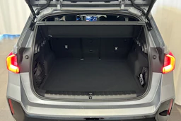 harmaa BMW iX1 2025 kuva 13.