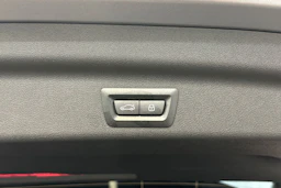 harmaa BMW iX1 2025 kuva 14.