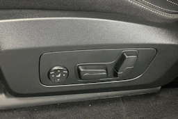 harmaa BMW iX1 2025 kuva 18.