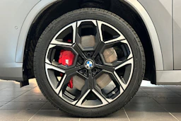harmaa BMW iX1 2025 kuva 35.