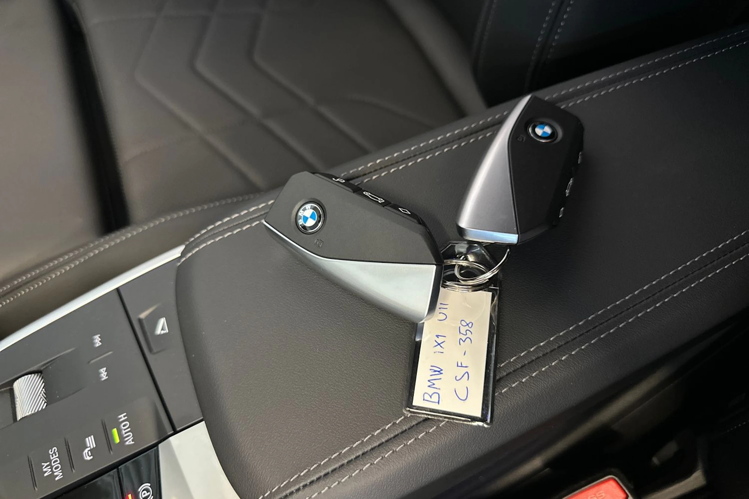 harmaa BMW iX1 2025 kuva 39.