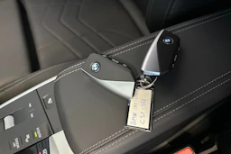 harmaa BMW iX1 2025 kuva 39.