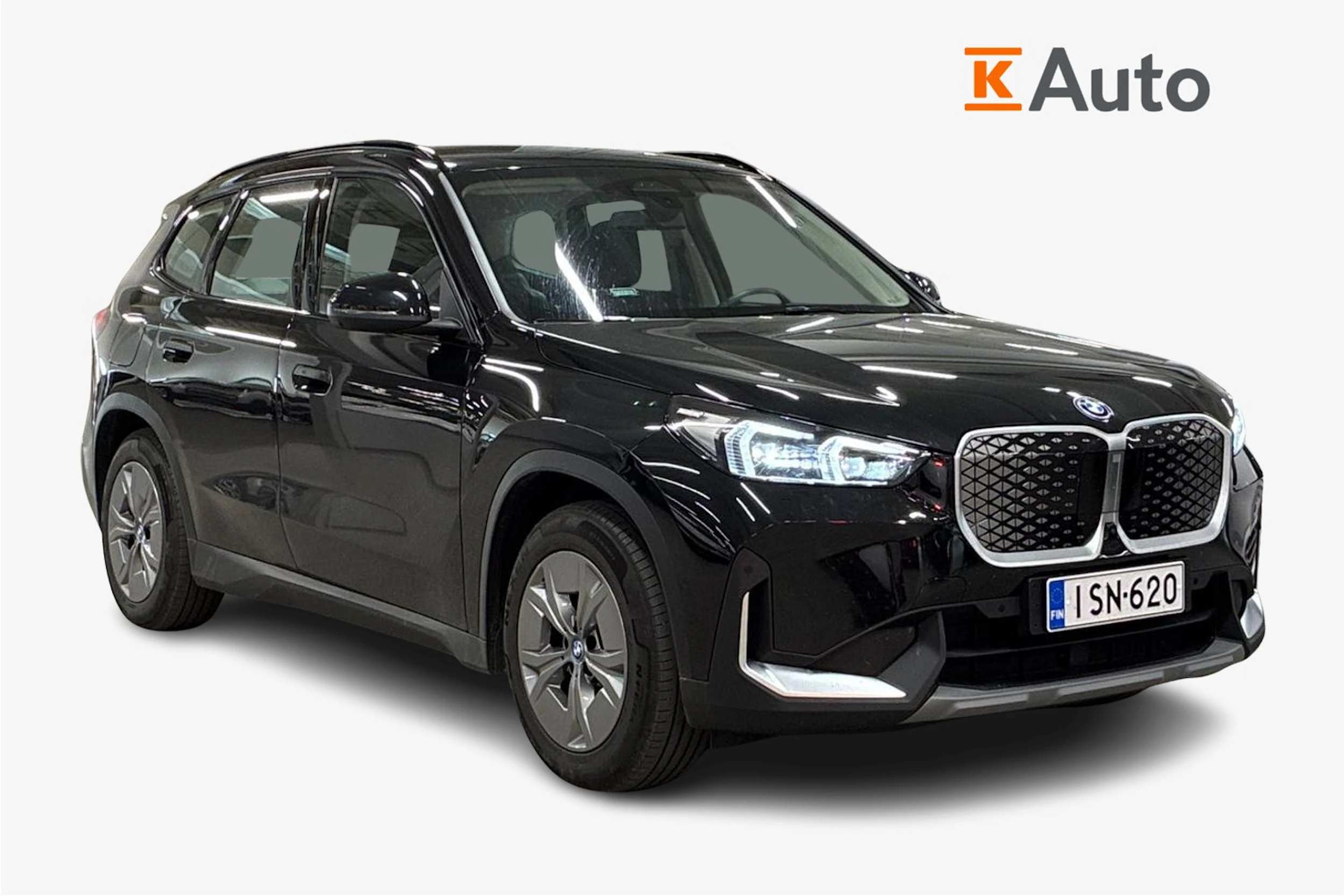 musta BMW iX1 2025 kuva 1.