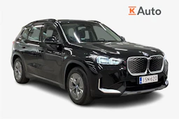 musta BMW iX1 2025 kuva 1.