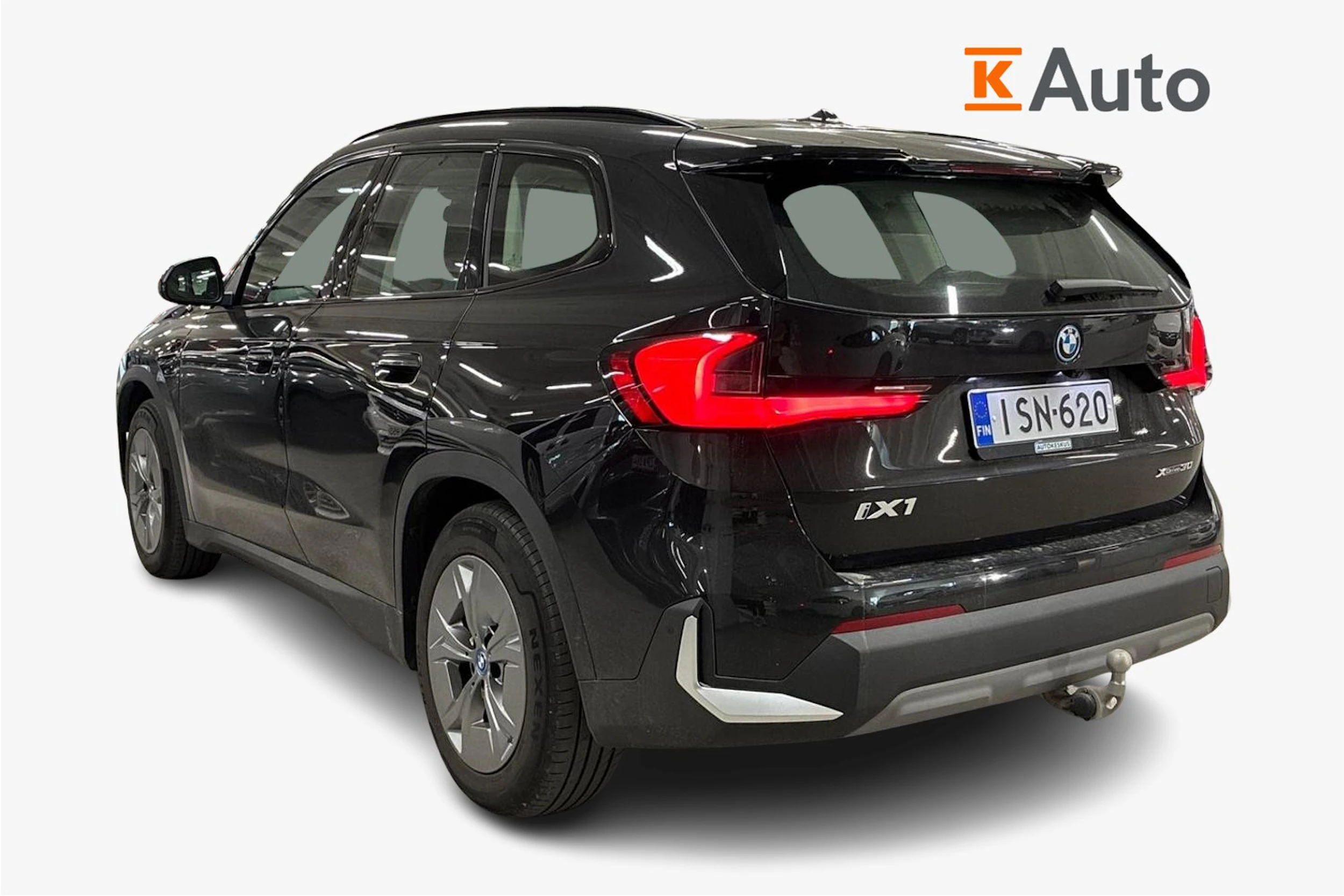 musta BMW iX1 2025 kuva 2.