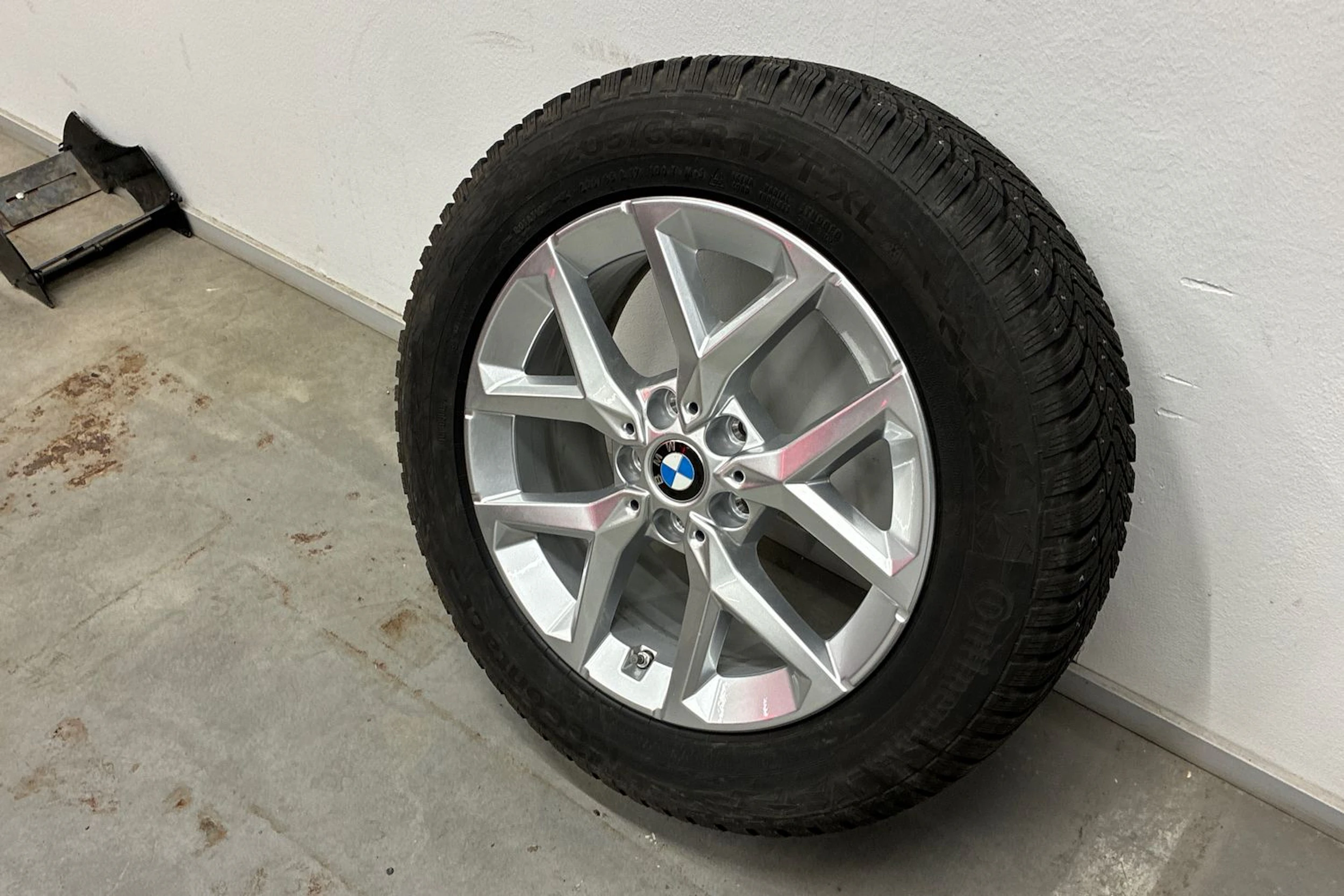 musta BMW iX1 2025 kuva 10.