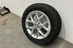 musta BMW iX1 2025 kuva 10.