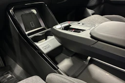 musta BMW iX1 2025 kuva 18.