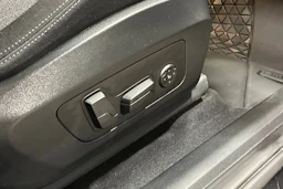 musta BMW iX1 2025 kuva 35.