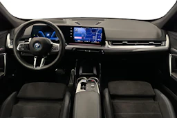 vihreä BMW iX1 2025 kuva 7.