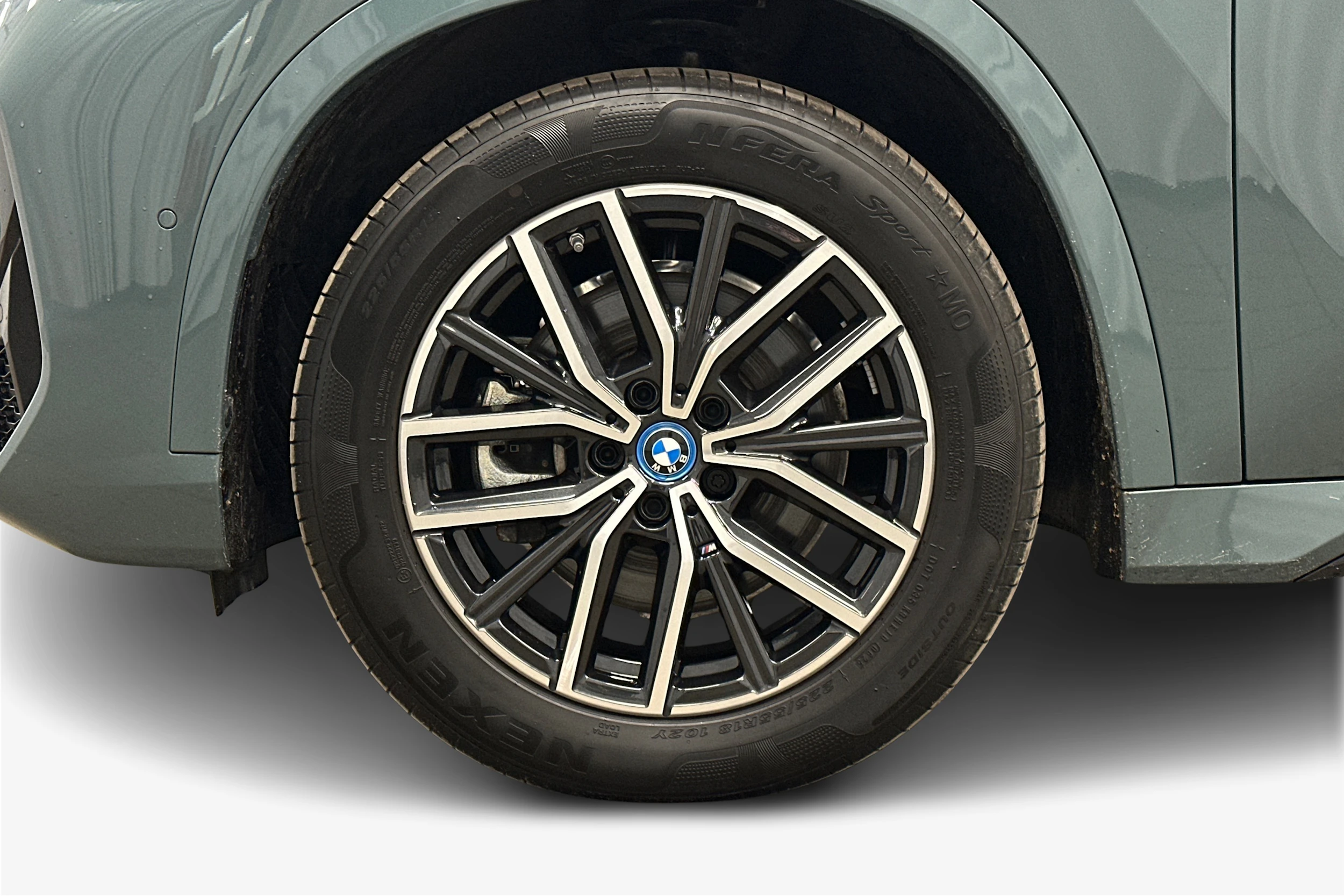 vihreä BMW iX1 2025 kuva 9.
