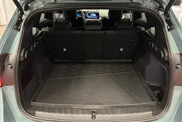 vihreä BMW iX1 2025 kuva 11.